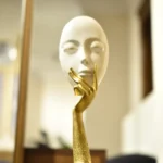 تمثال وجه محتار